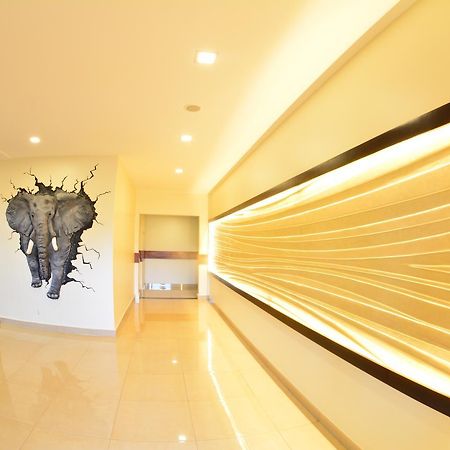 Best Western Premier Garden Hotel Энтеббе Экстерьер фото