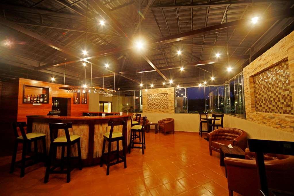 Best Western Premier Garden Hotel Энтеббе Ресторан фото
