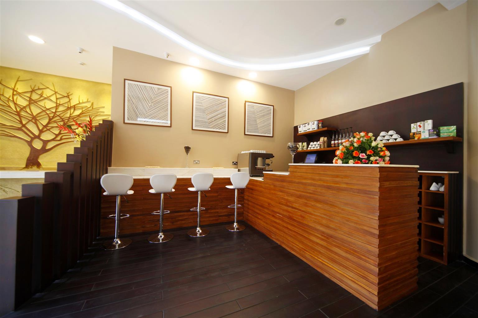 Best Western Premier Garden Hotel Энтеббе Экстерьер фото