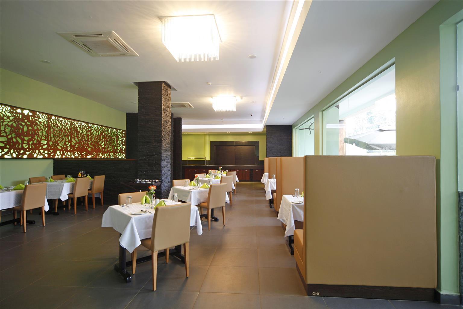 Best Western Premier Garden Hotel Энтеббе Экстерьер фото