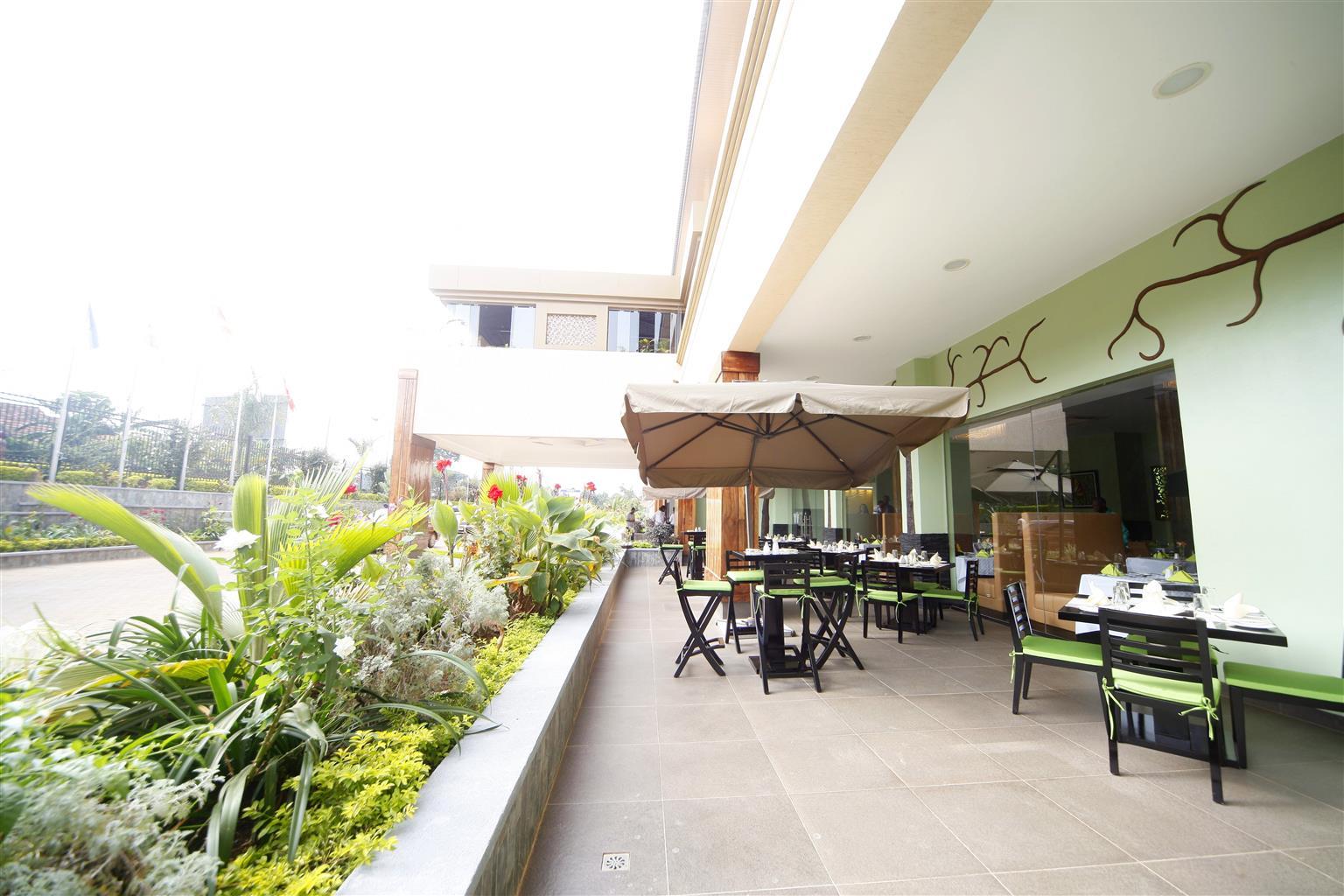 Best Western Premier Garden Hotel Энтеббе Экстерьер фото