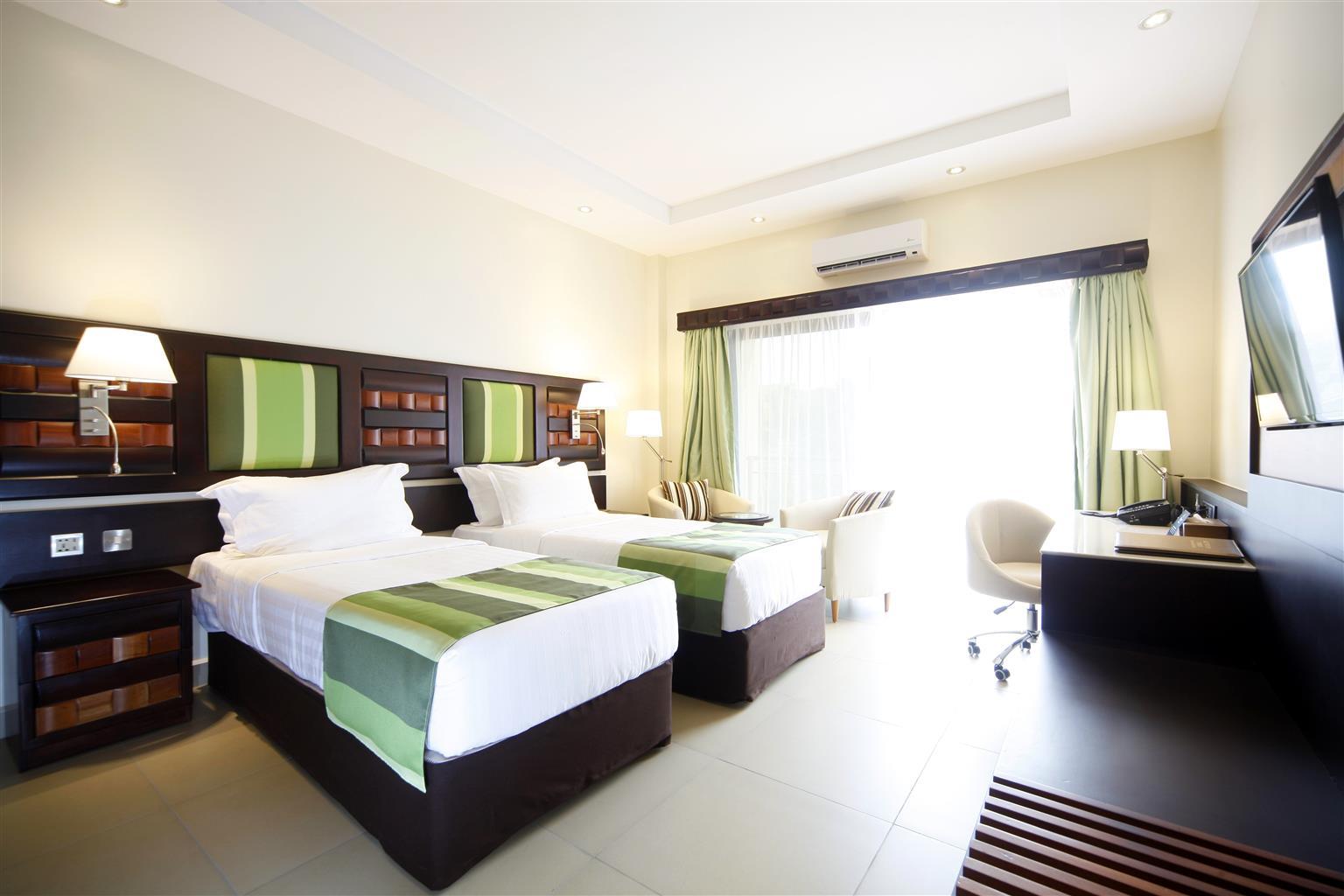 Best Western Premier Garden Hotel Энтеббе Экстерьер фото