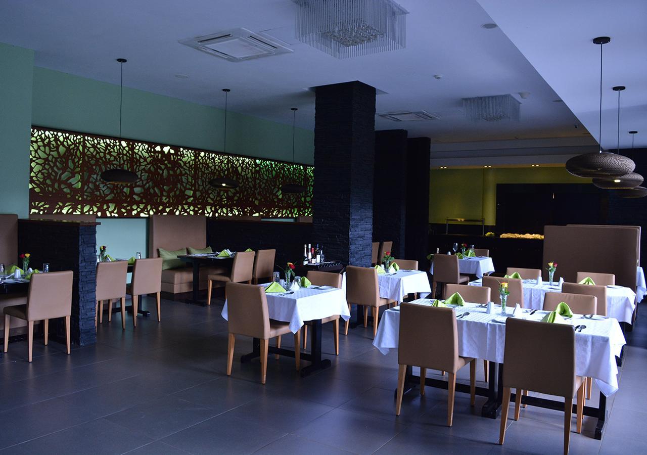 Best Western Premier Garden Hotel Энтеббе Экстерьер фото