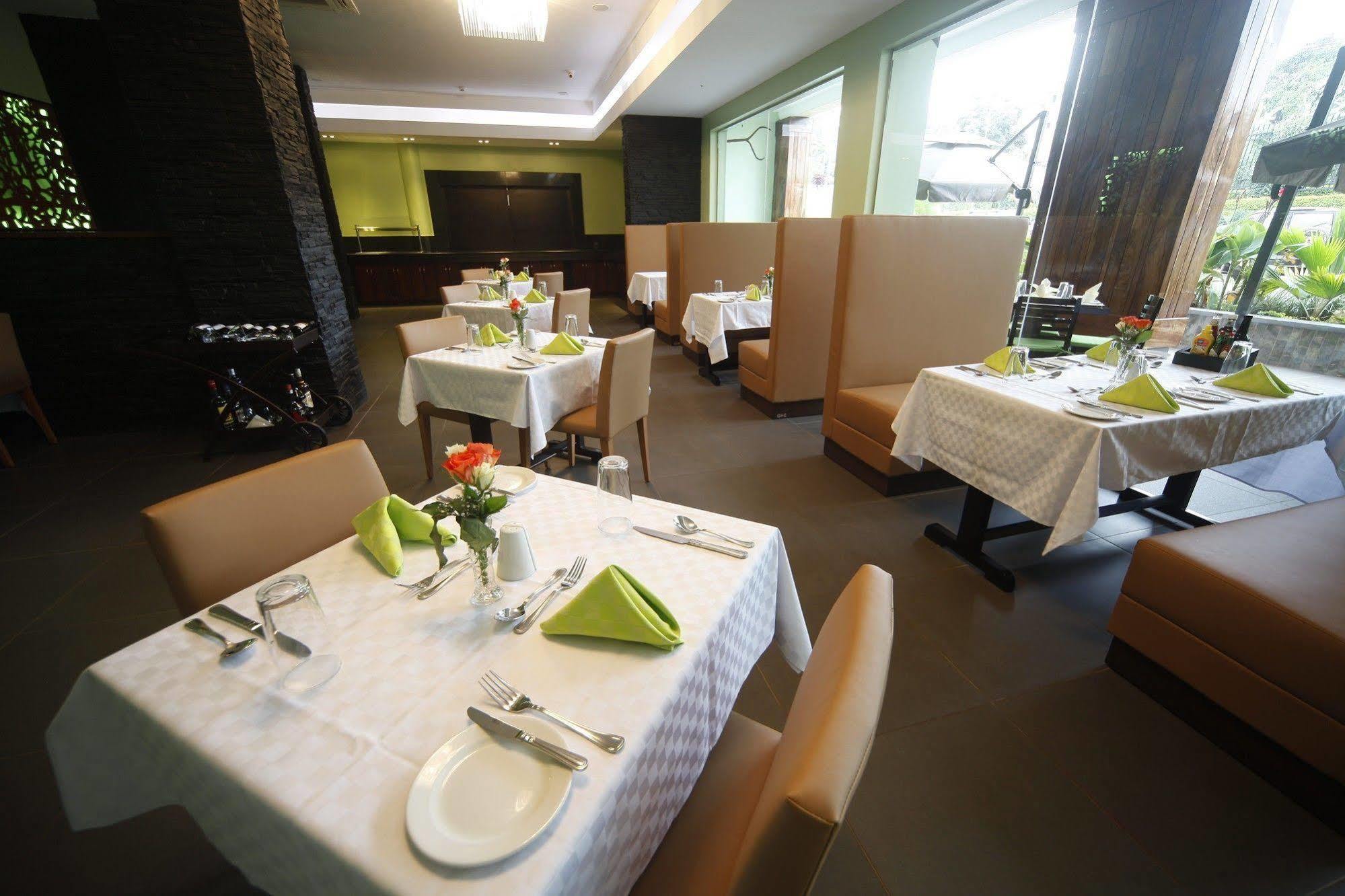 Best Western Premier Garden Hotel Энтеббе Экстерьер фото