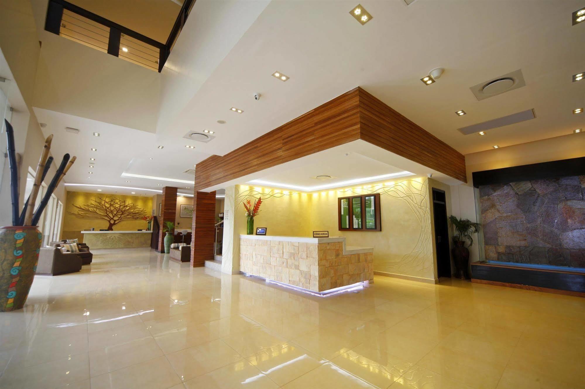 Best Western Premier Garden Hotel Энтеббе Экстерьер фото