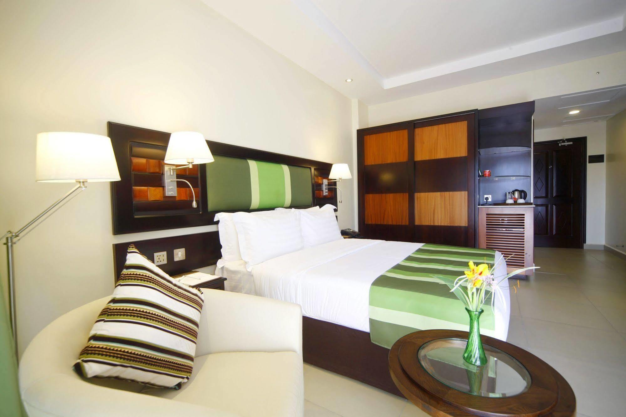 Best Western Premier Garden Hotel Энтеббе Экстерьер фото
