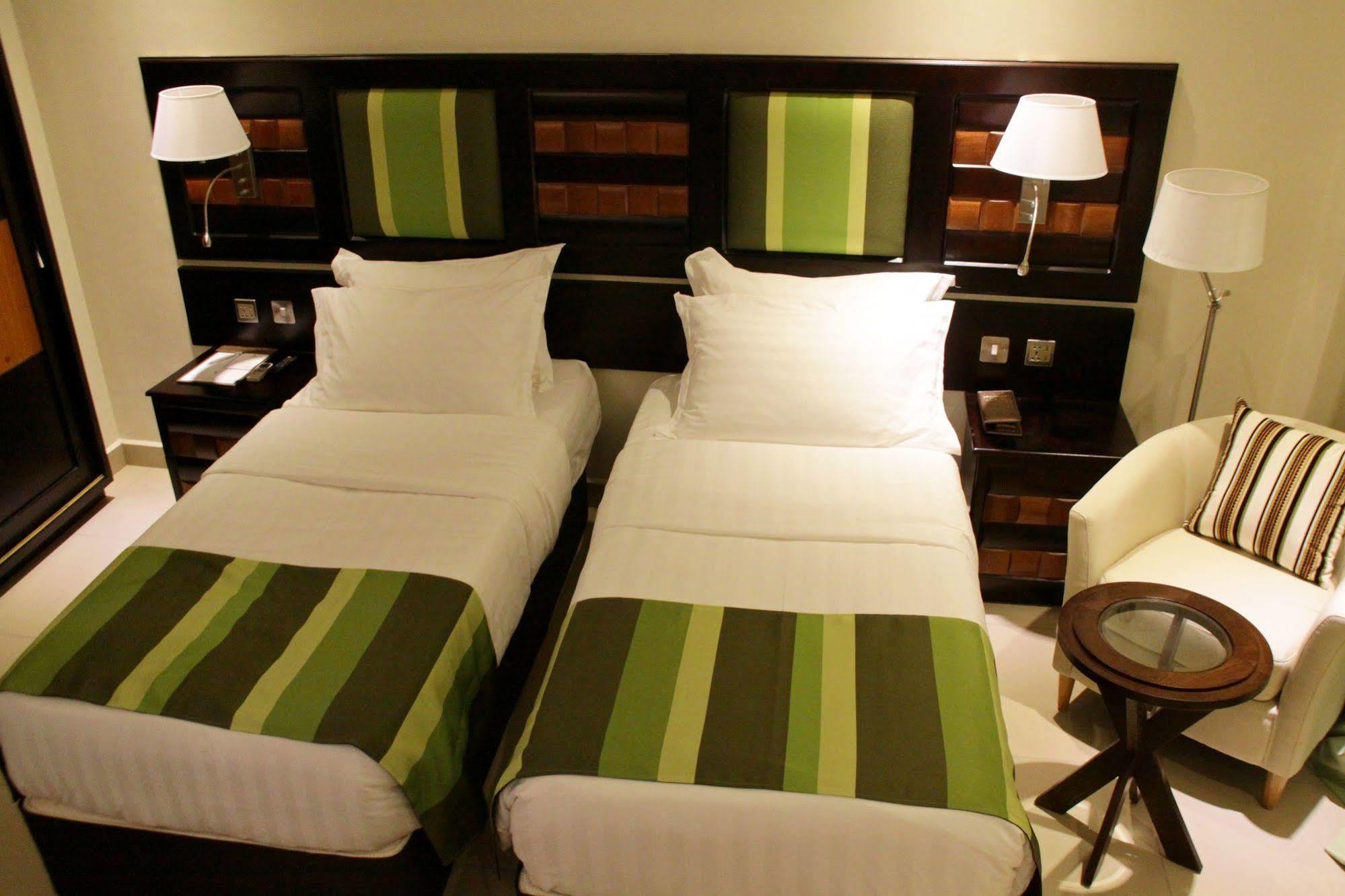 Best Western Premier Garden Hotel Энтеббе Экстерьер фото